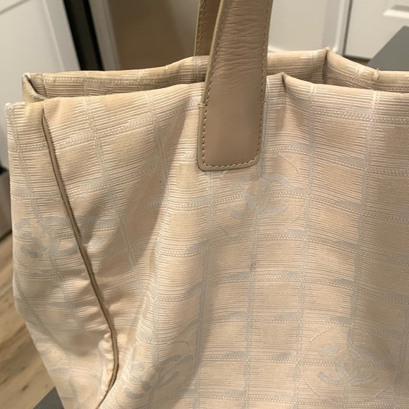 Authentic Chanel beige travel line canvas and leather tote. Date code is 8358878 - Picture 4 of 16